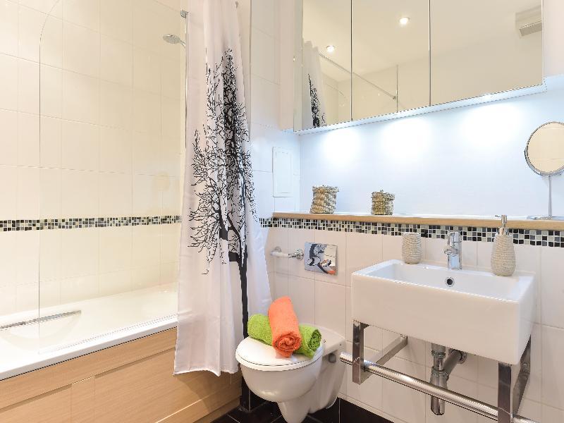 Storm Apartments Лондон Екстериор снимка