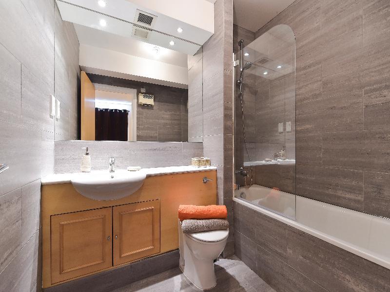 Storm Apartments Лондон Екстериор снимка