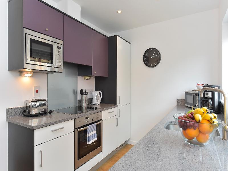 Storm Apartments Лондон Екстериор снимка