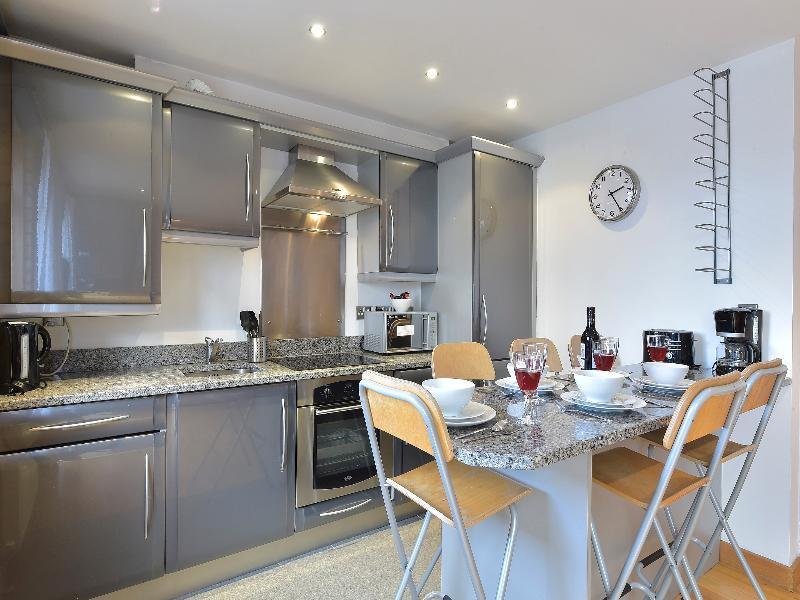 Storm Apartments Лондон Екстериор снимка